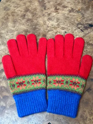 Green Grove Weavers Islay Gloves In Holly Fairisle